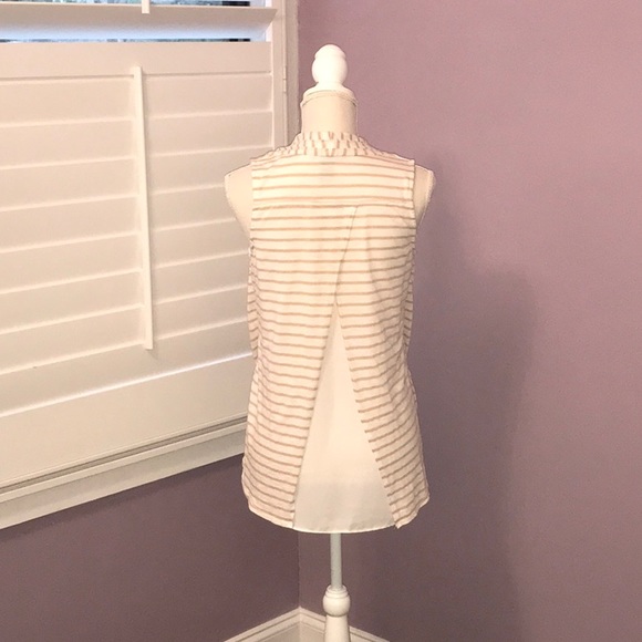 WH/BM Striped, Front Crossover, Sleeveless Top. - Picture 4 of 5